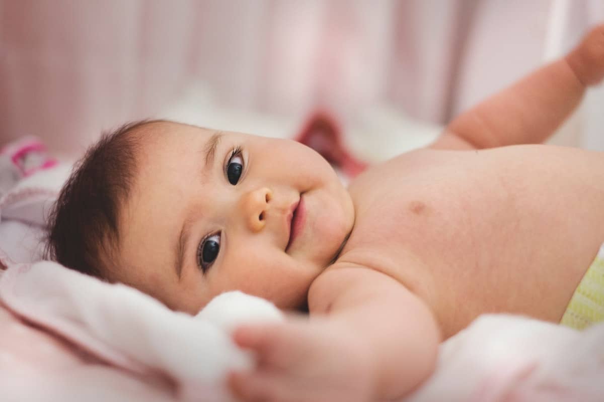 Dwujęzyczność u niemowląt: jak niemowlęta reagują na dwujęzyczne środowisko?
