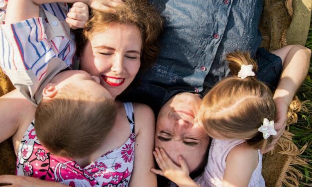 Dwujęzyczność dziecięca – jak skutecznie przekazać dziecku język polski za granicą?